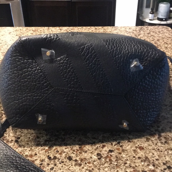 Burberry Canterbury Grainy Black Leather Tote - Picture 10 of 11